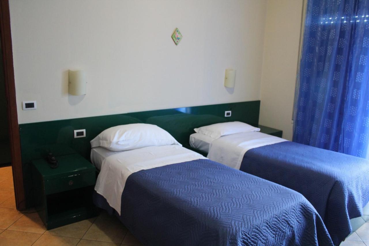 Hotel 106 Sellia Marina Eksteriør bilde